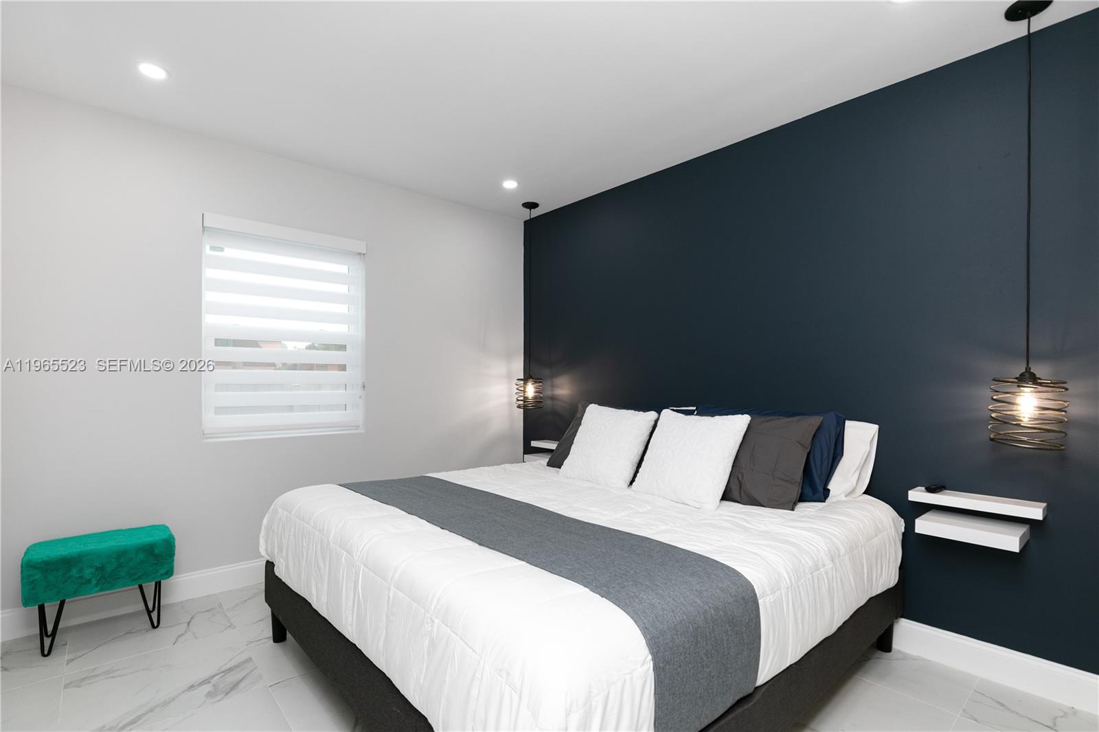 2376 NW 2nd St Miami, FL 33125