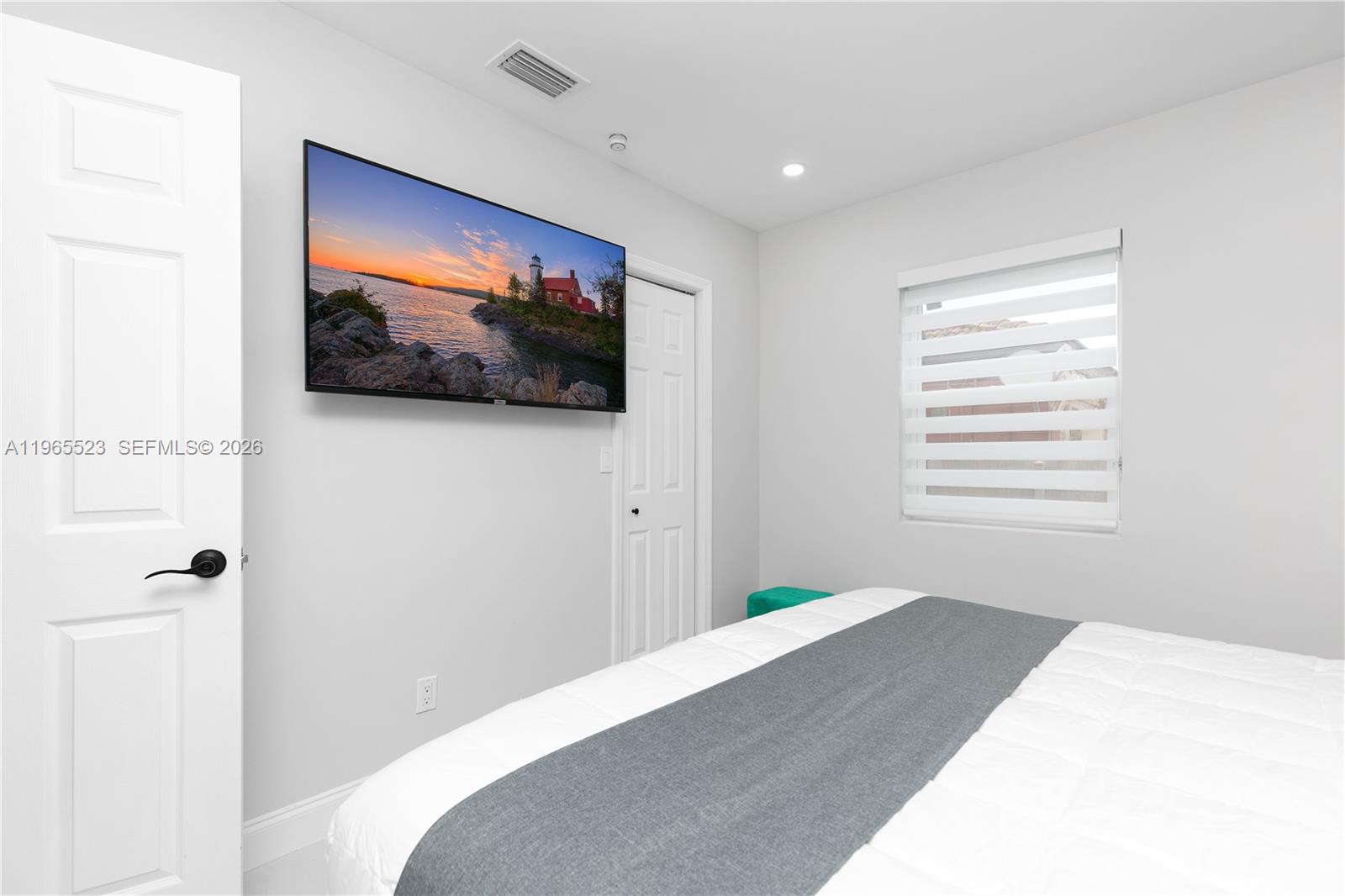 2376 NW 2nd St Miami, FL 33125