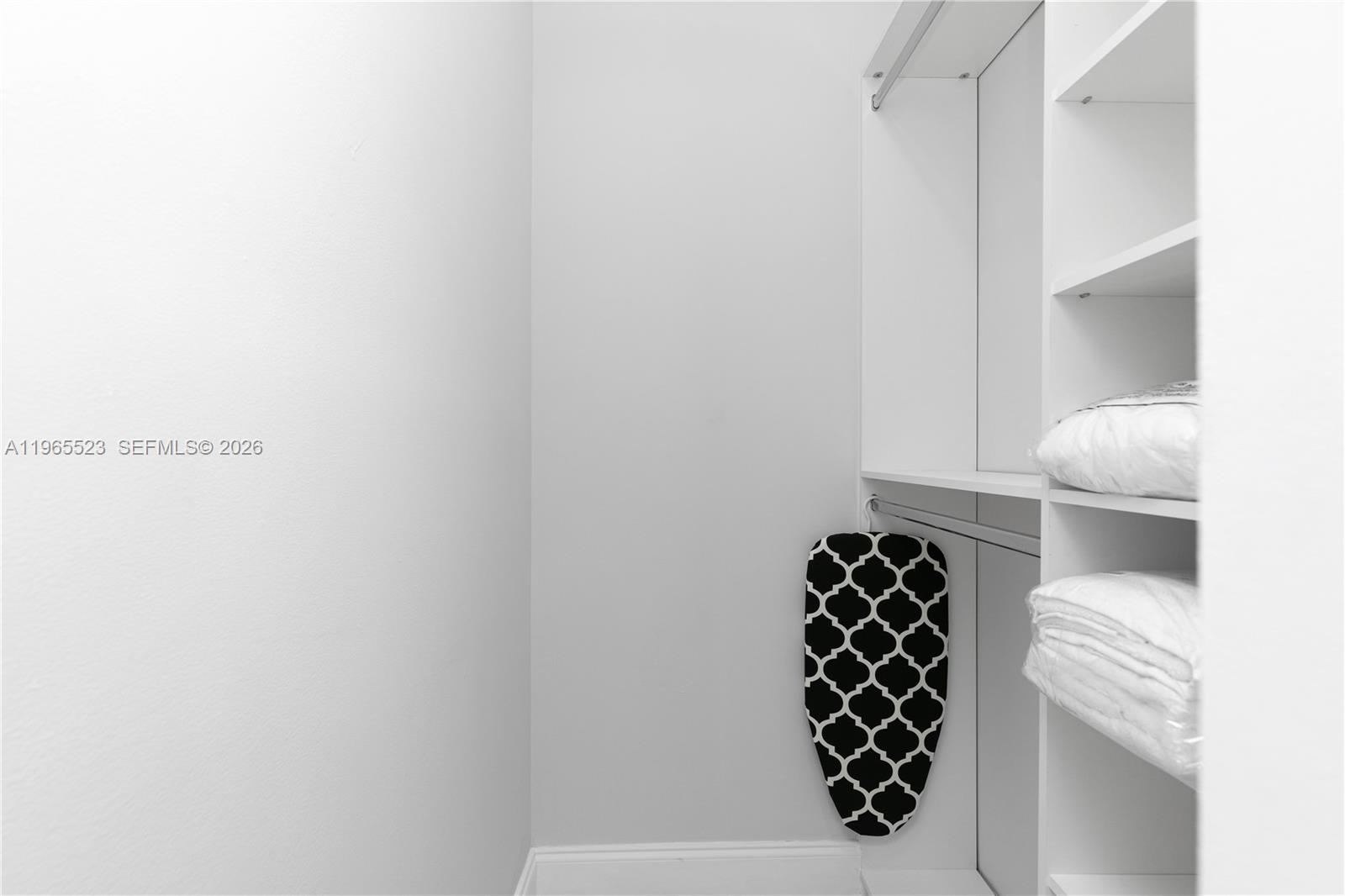 2376 NW 2nd St Miami, FL 33125