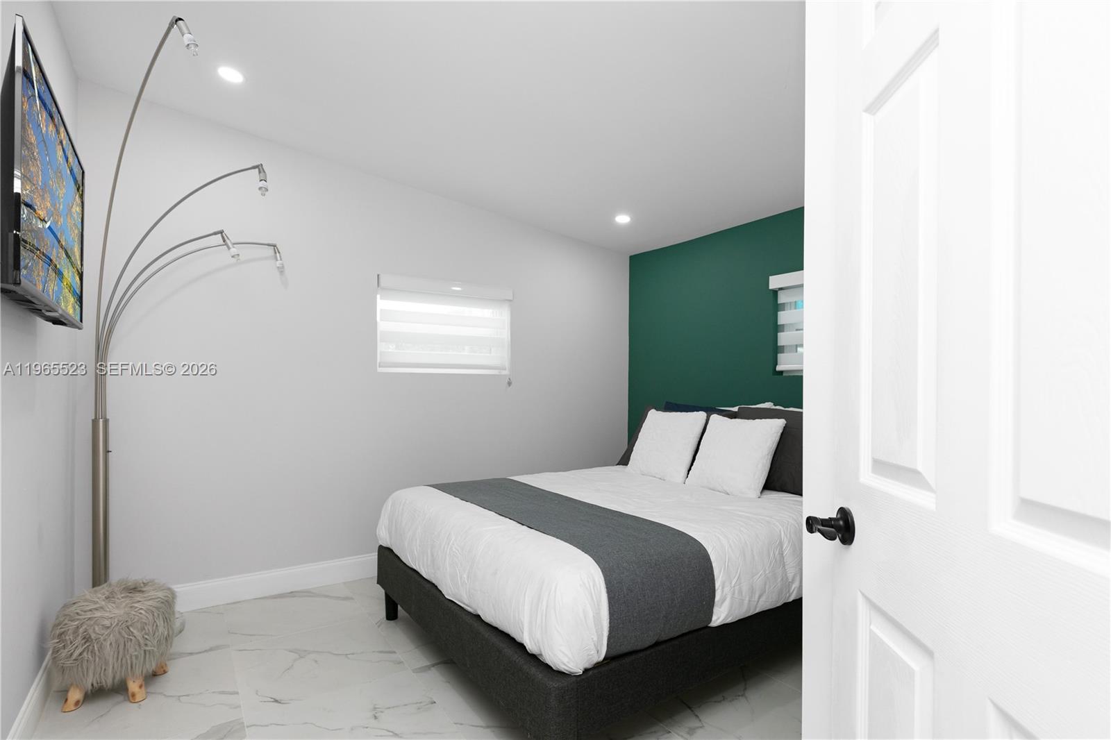 2376 NW 2nd St Miami, FL 33125