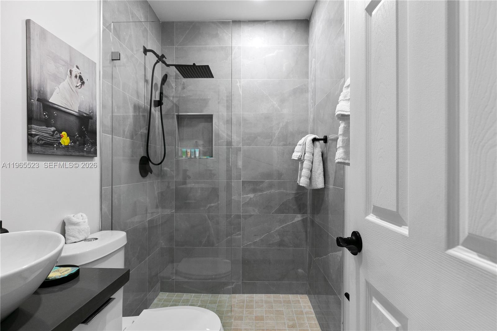 2376 NW 2nd St Miami, FL 33125