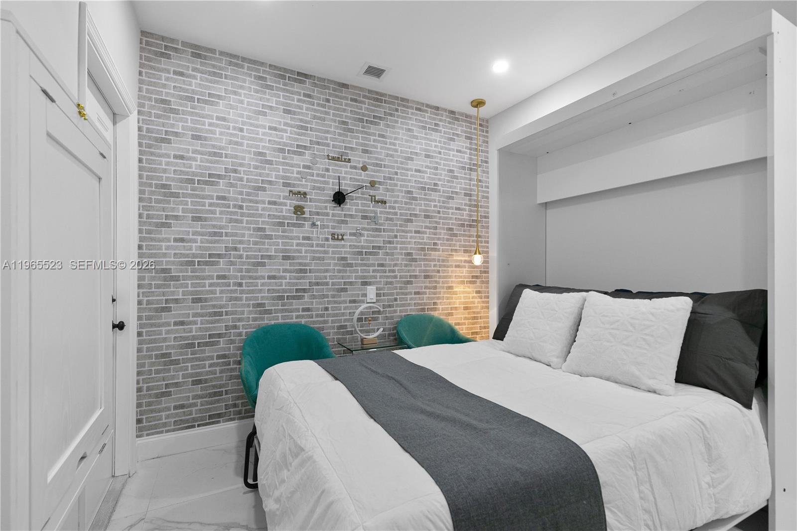 2376 NW 2nd St Miami, FL 33125