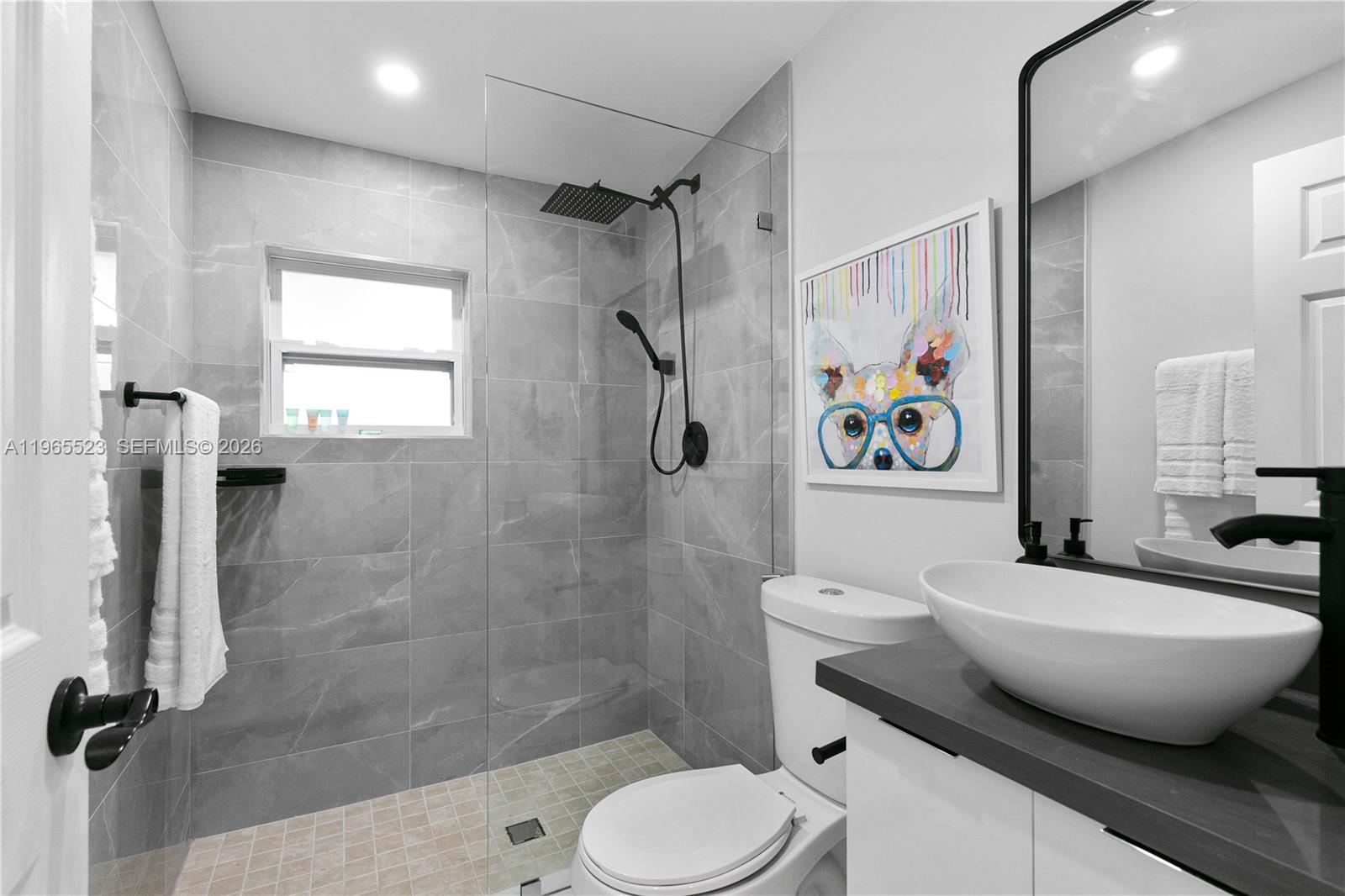 2376 NW 2nd St Miami, FL 33125