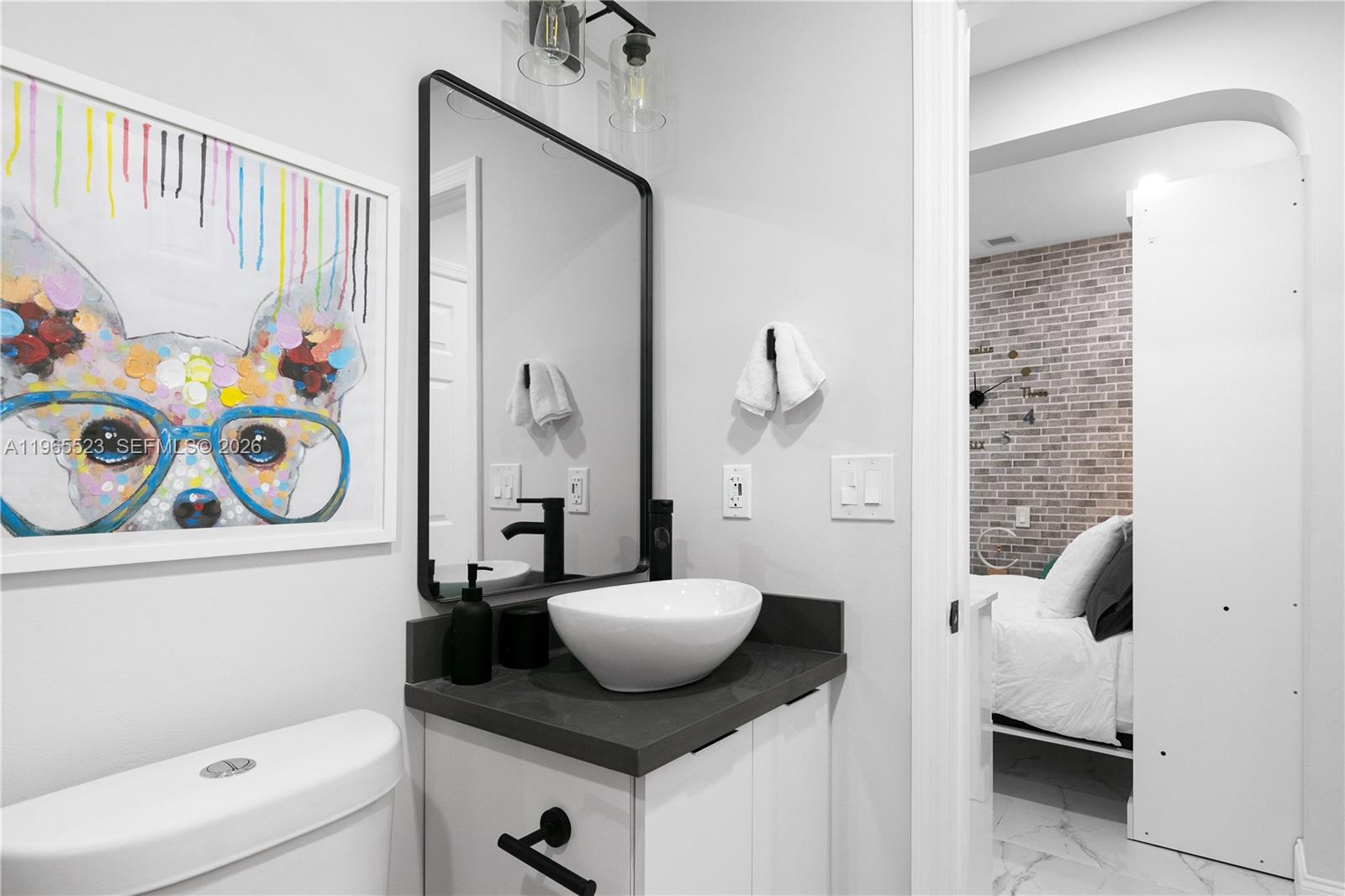 2376 NW 2nd St Miami, FL 33125