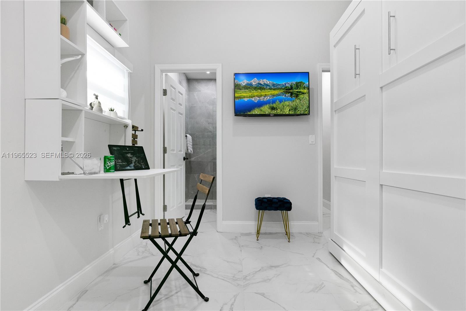 2376 NW 2nd St Miami, FL 33125