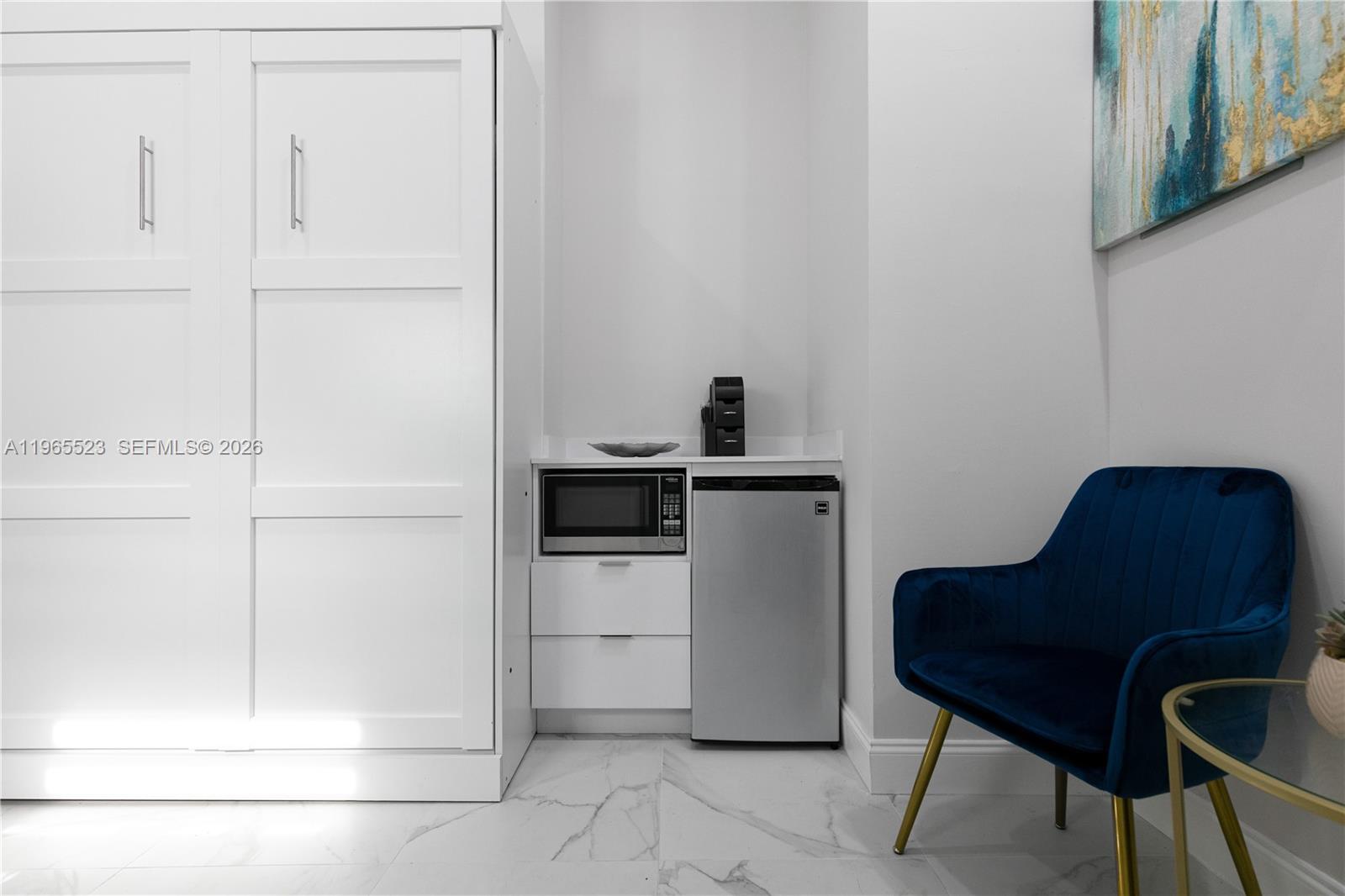 2376 NW 2nd St Miami, FL 33125