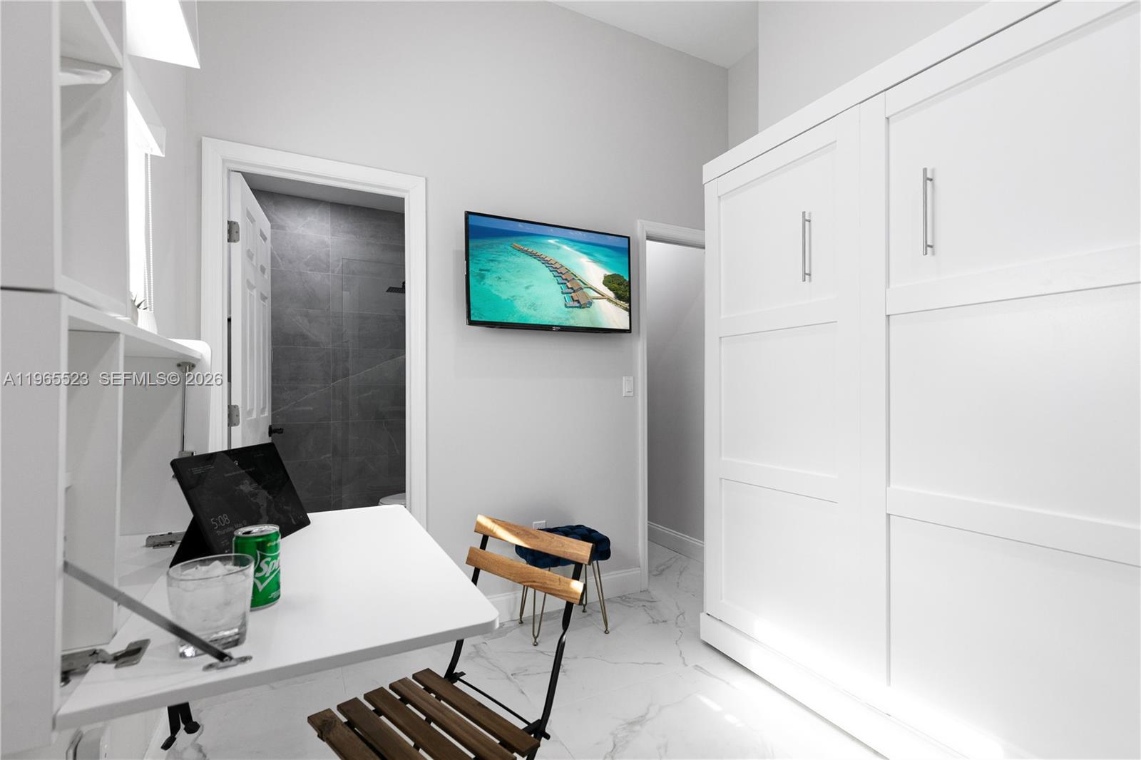 2376 NW 2nd St Miami, FL 33125