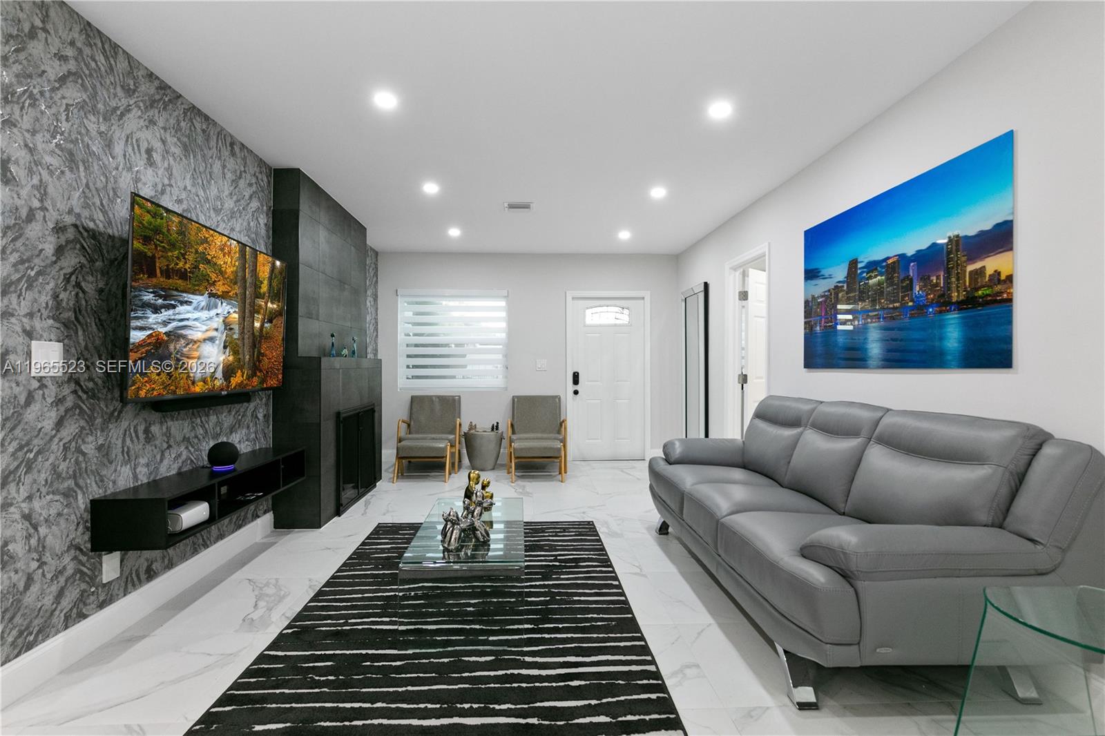 2376 NW 2nd St Miami, FL 33125