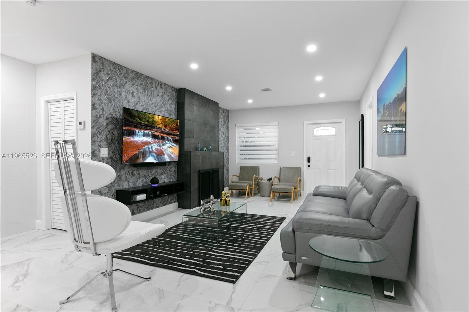 2376 NW 2nd St Miami, FL 33125