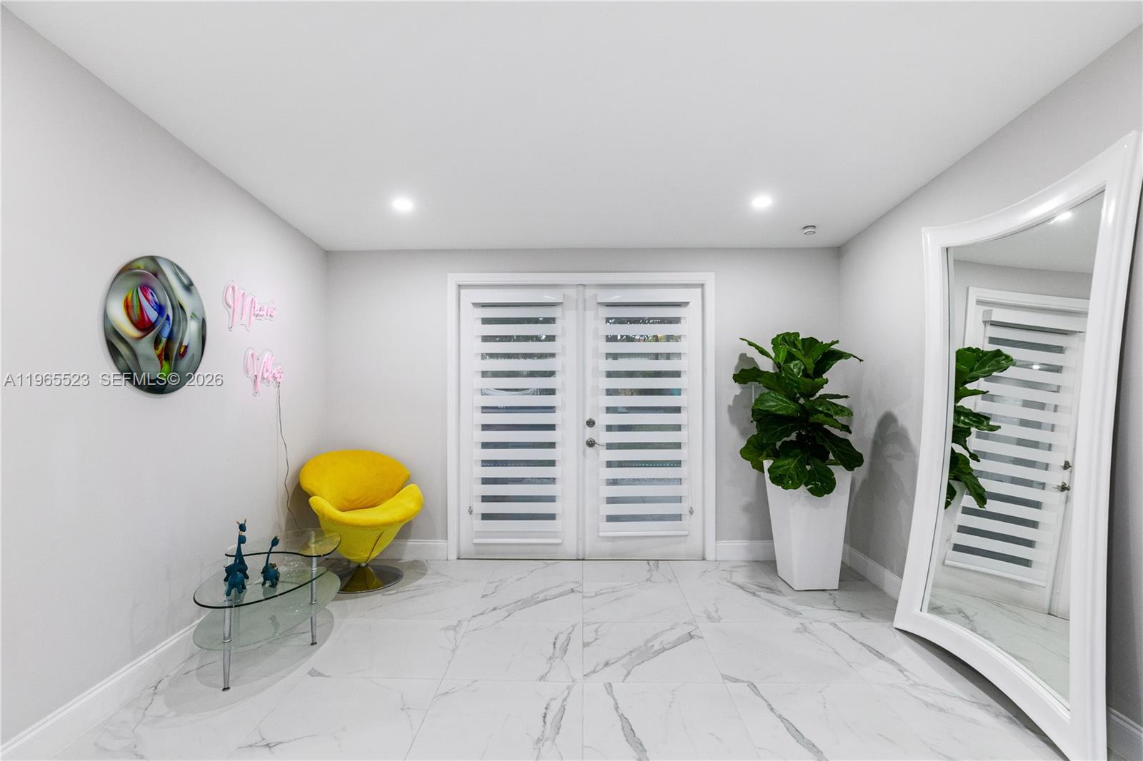 2376 NW 2nd St Miami, FL 33125