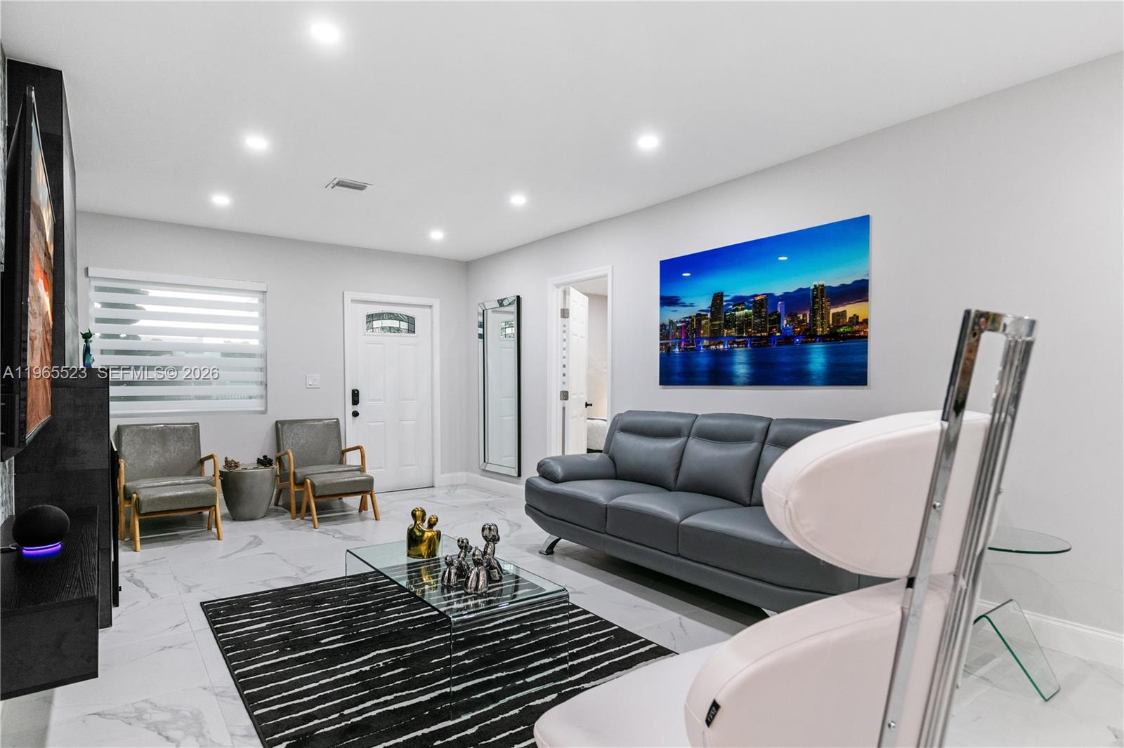 2376 NW 2nd St Miami, FL 33125