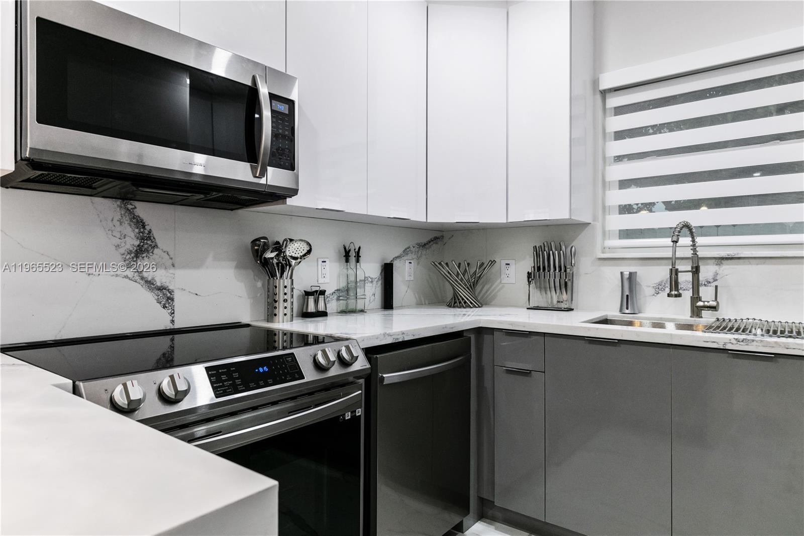 2376 NW 2nd St Miami, FL 33125