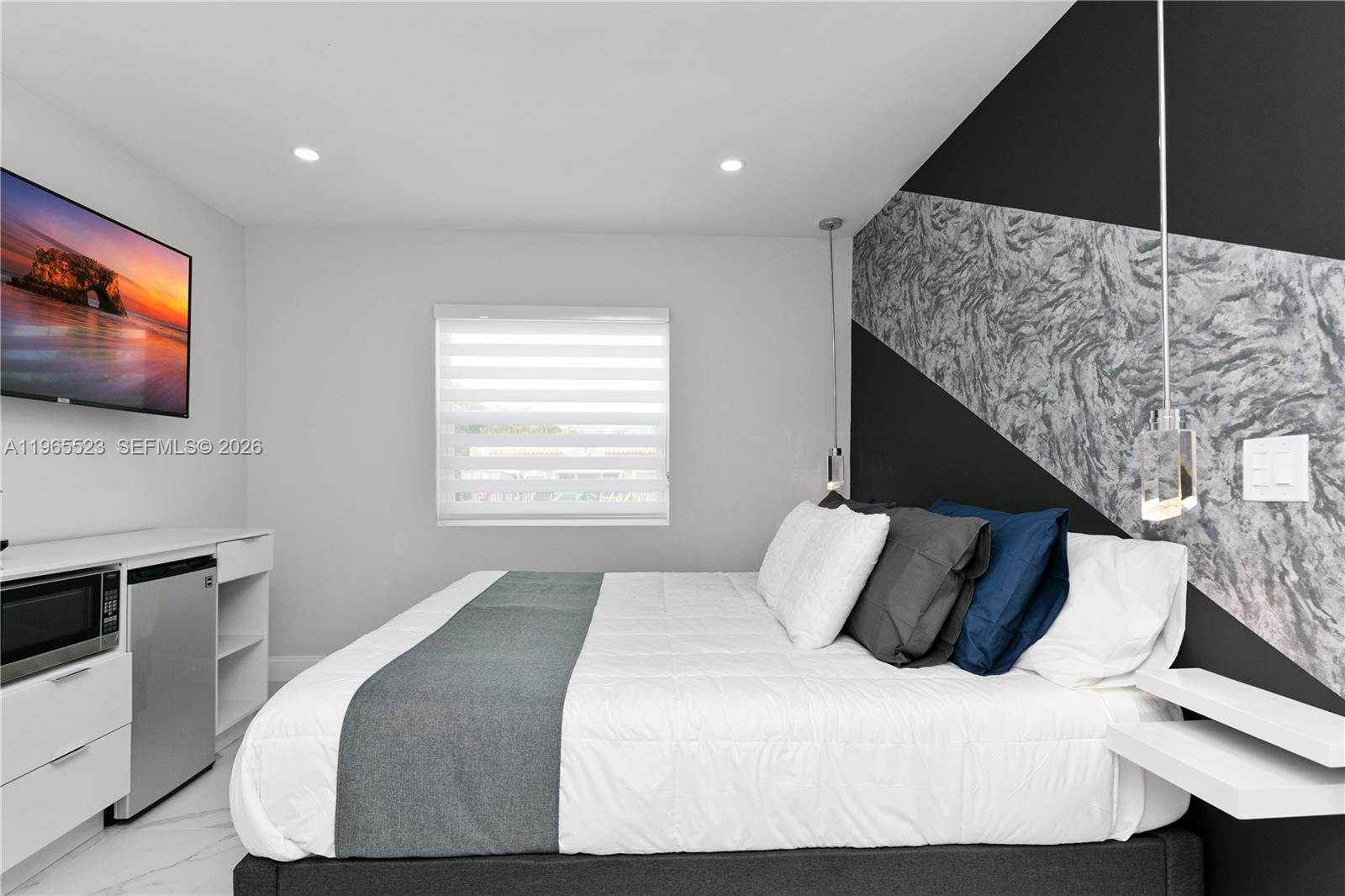 2376 NW 2nd St Miami, FL 33125