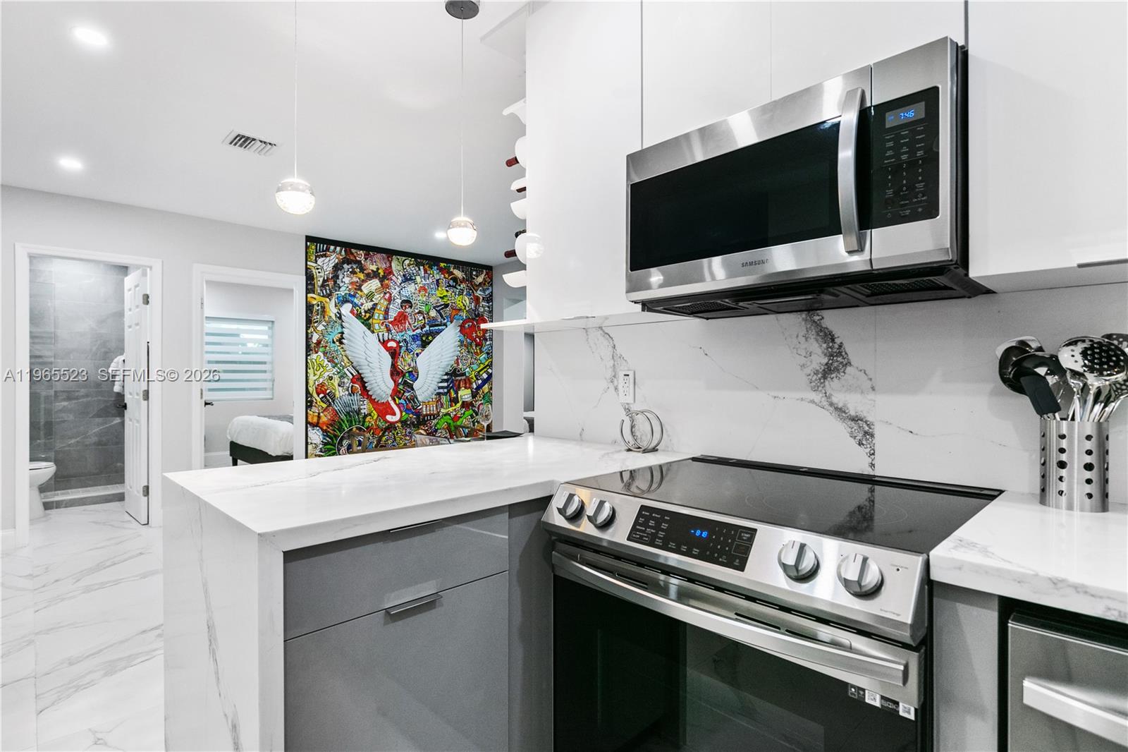 2376 NW 2nd St Miami, FL 33125