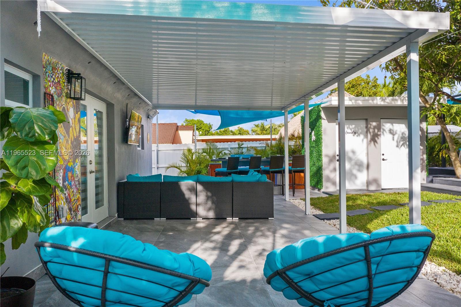 2376 NW 2nd St Miami, FL 33125