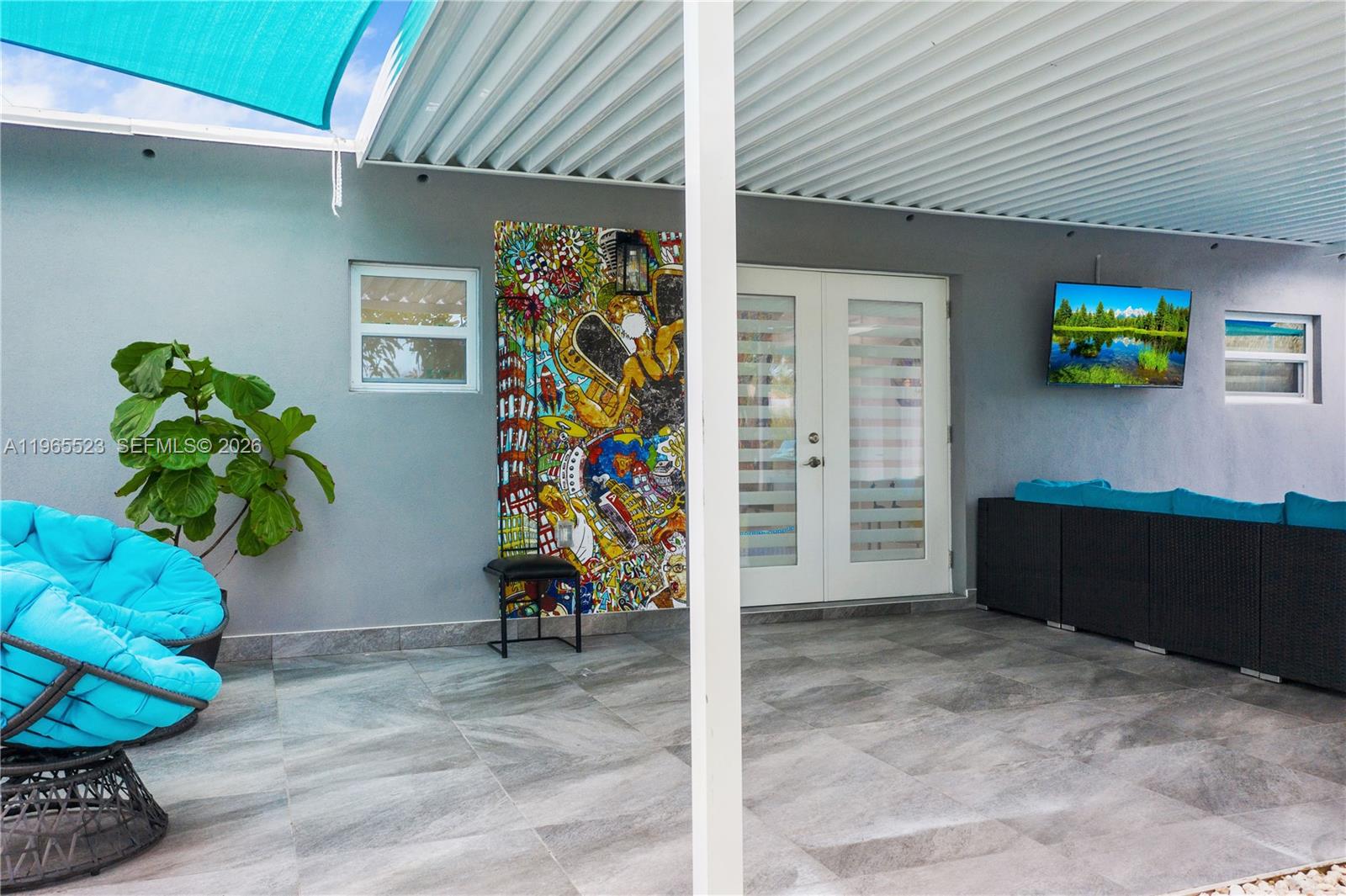 2376 NW 2nd St Miami, FL 33125