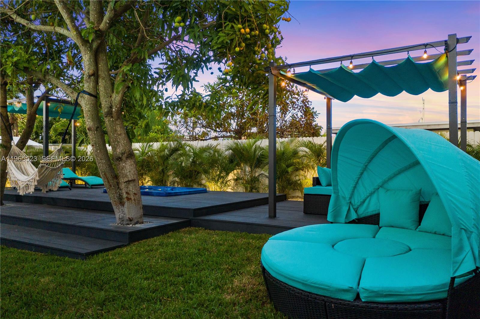 2376 NW 2nd St Miami, FL 33125