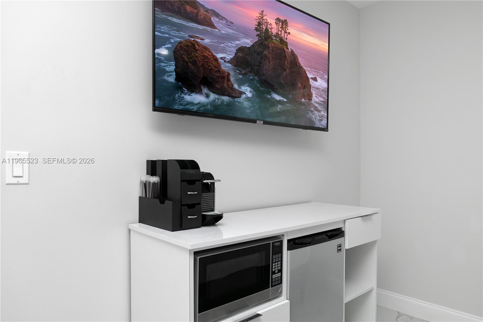 2376 NW 2nd St Miami, FL 33125