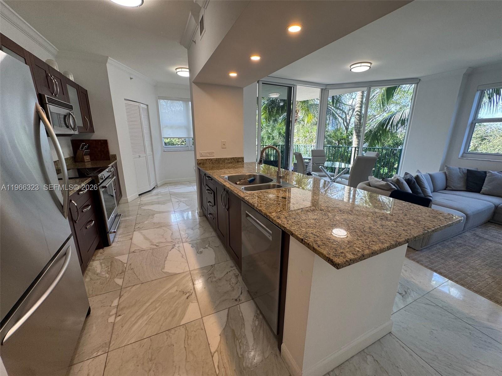 20000 E Country Clb Dr #208