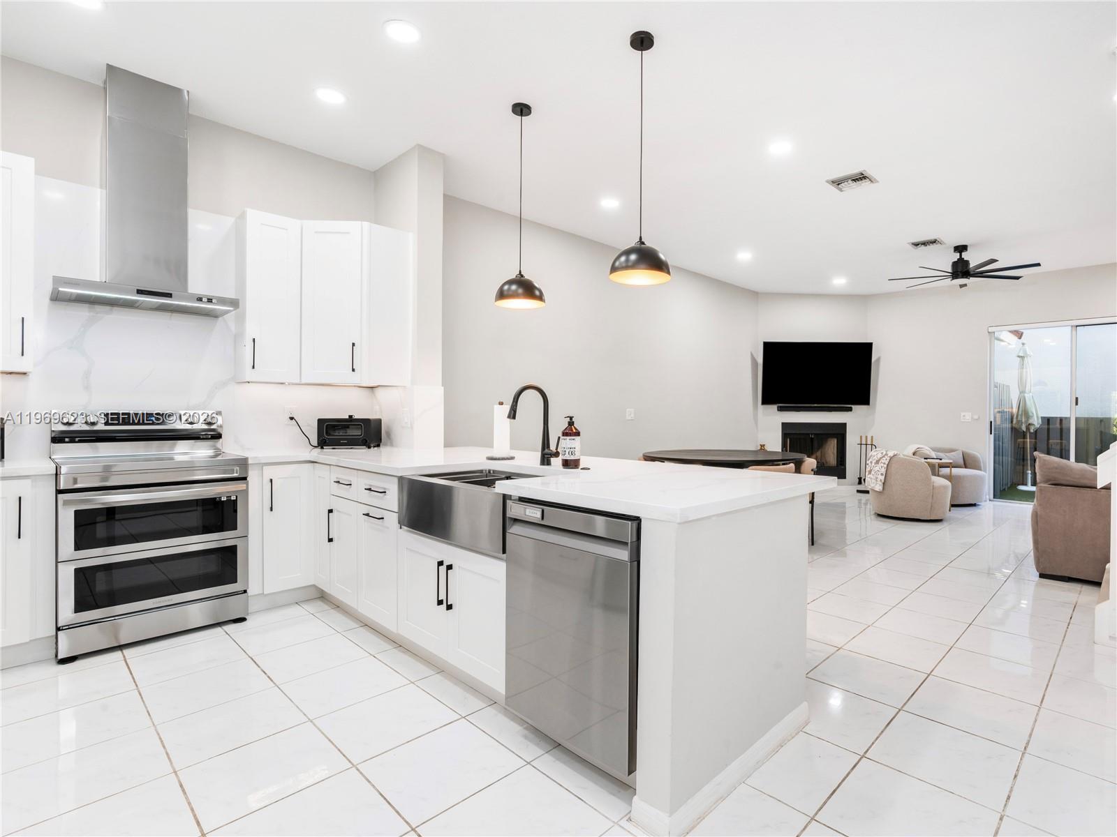 835 NE 17th Way Fort Lauderdale, FL 33304