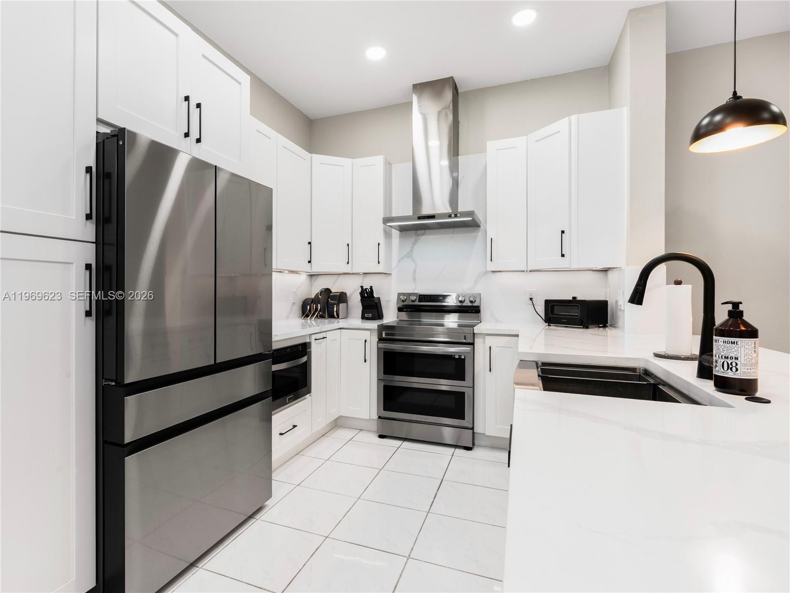 835 NE 17th Way Fort Lauderdale, FL 33304