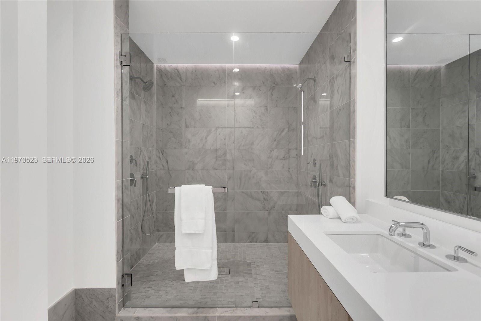 image La Baia Bay Harbor16