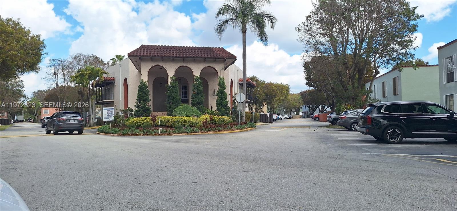 10832 N Kendall Dr #U16