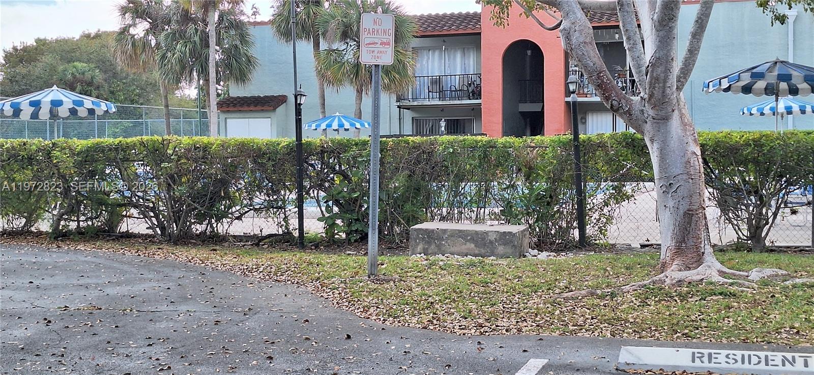 10832 N Kendall Dr #U16 Kendall, FL 33176