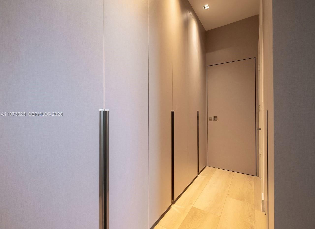 465 Brickell Ave #5701 Miami, FL 33131