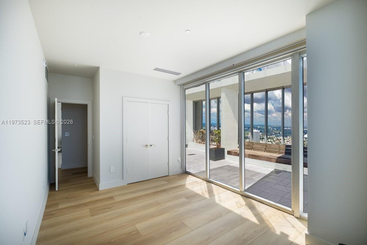 465 Brickell Ave #5701 Miami, FL 33131