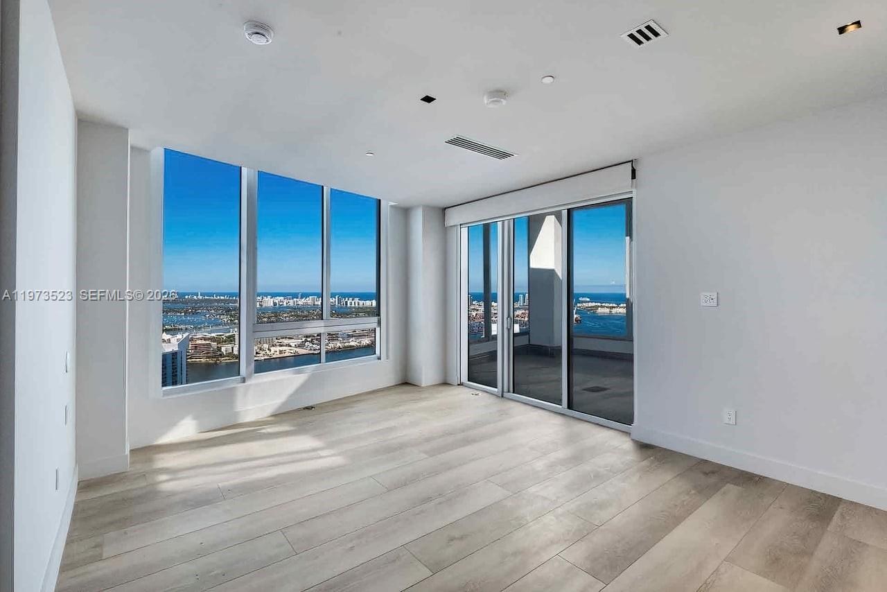 465 Brickell Ave #5701 Miami, FL 33131