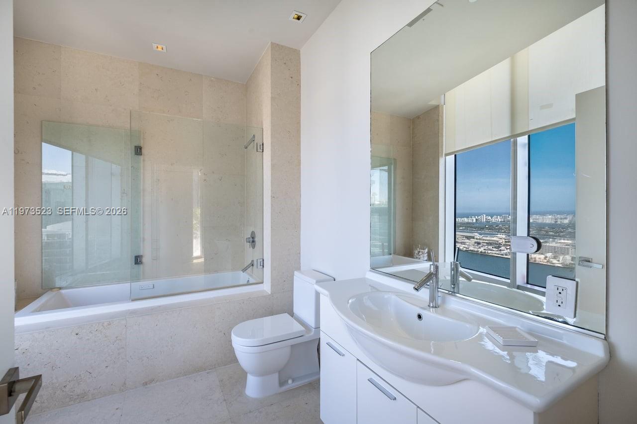 465 Brickell Ave #5701 Miami, FL 33131