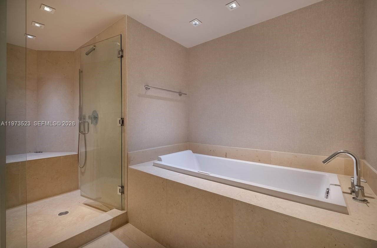 465 Brickell Ave #5701 Miami, FL 33131