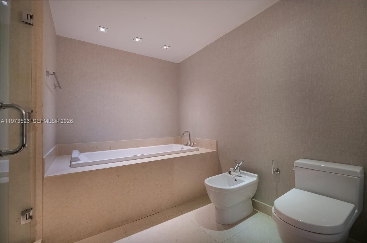 465 Brickell Ave #5701 Miami, FL 33131