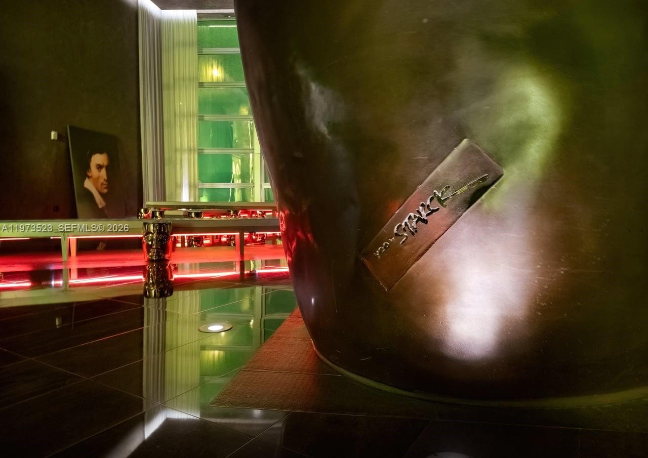 465 Brickell Ave #5701 Miami, FL 33131