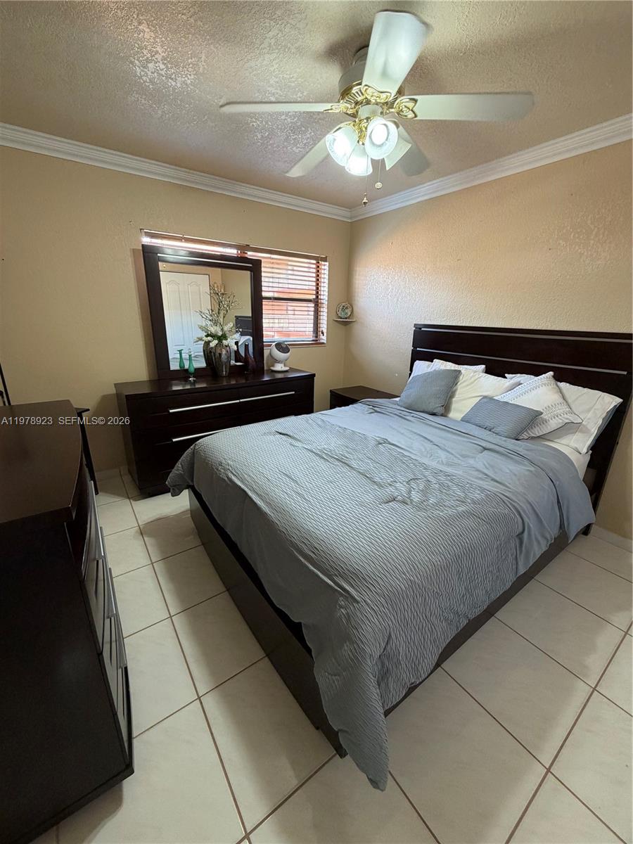 1800 W 54th St #309 Hialeah, FL 33012