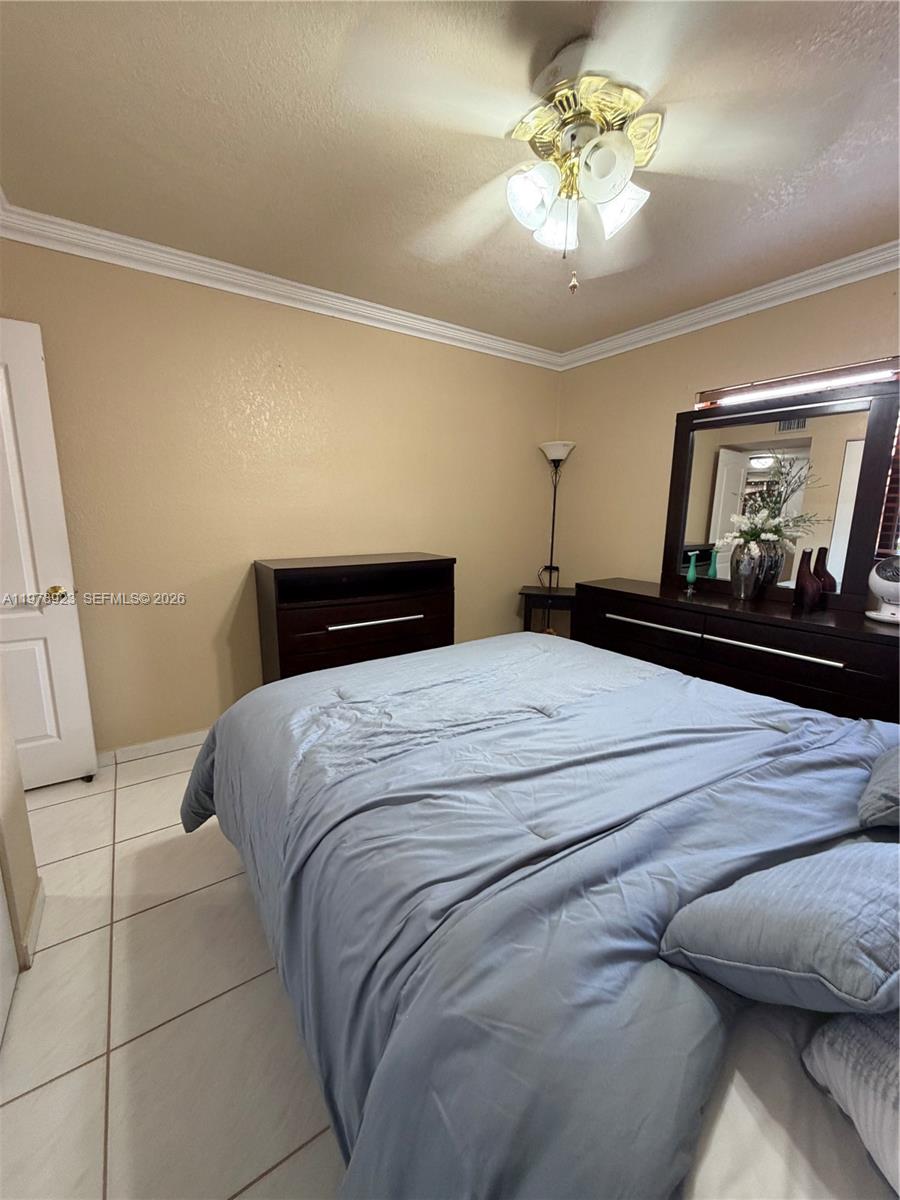 1800 W 54th St #309 Hialeah, FL 33012