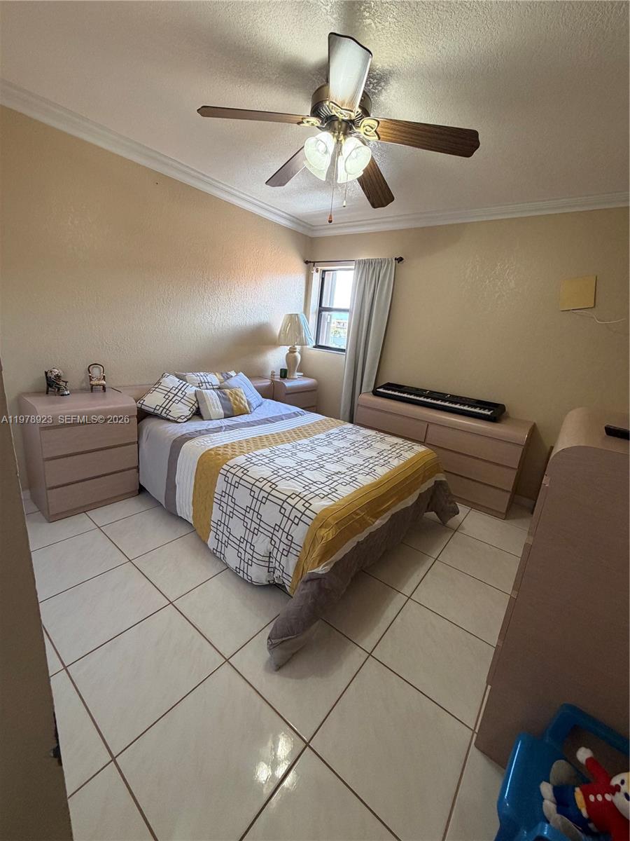 1800 W 54th St #309 Hialeah, FL 33012