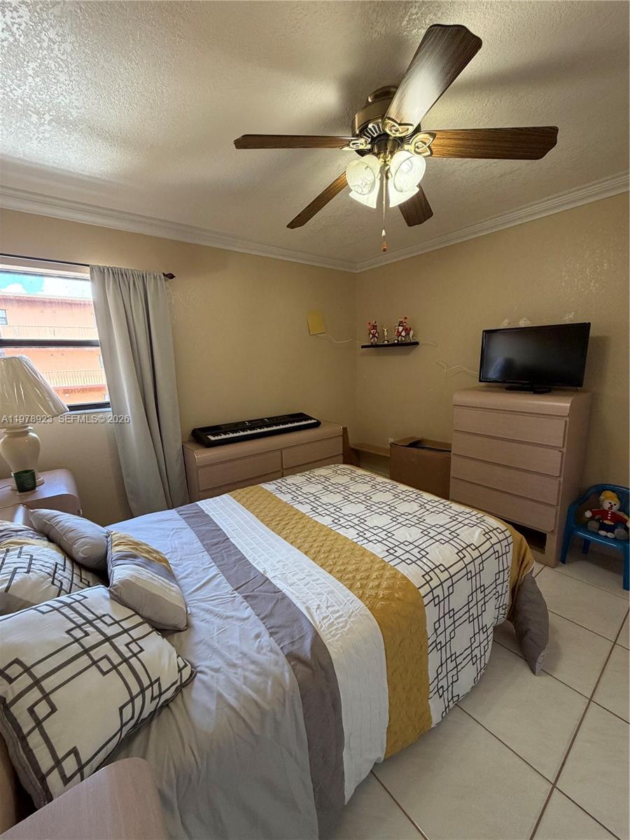 1800 W 54th St #309 Hialeah, FL 33012