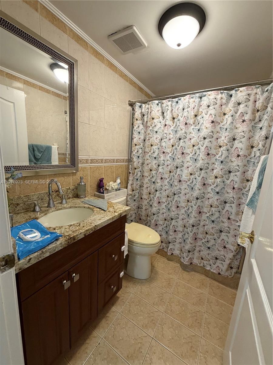 1800 W 54th St #309 Hialeah, FL 33012