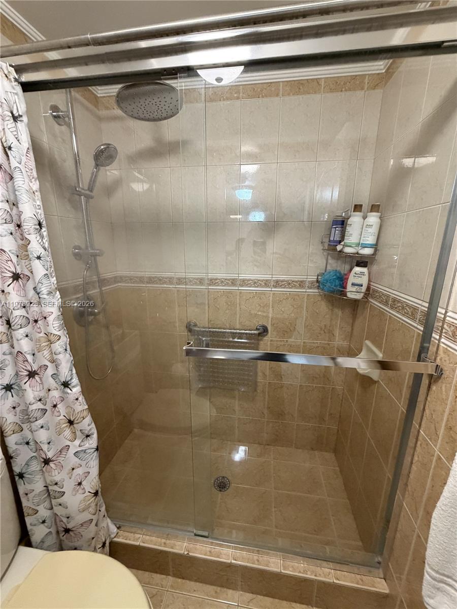 1800 W 54th St #309 Hialeah, FL 33012