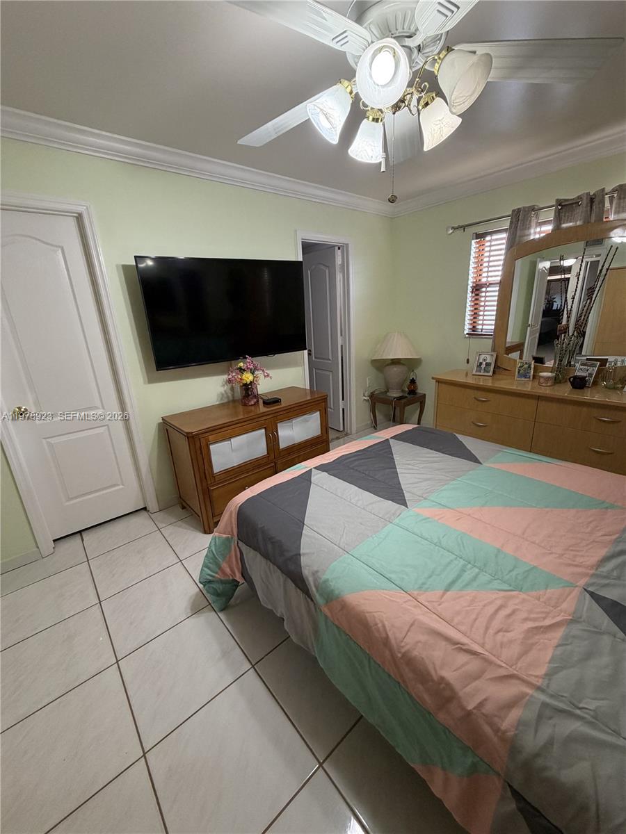 1800 W 54th St #309 Hialeah, FL 33012