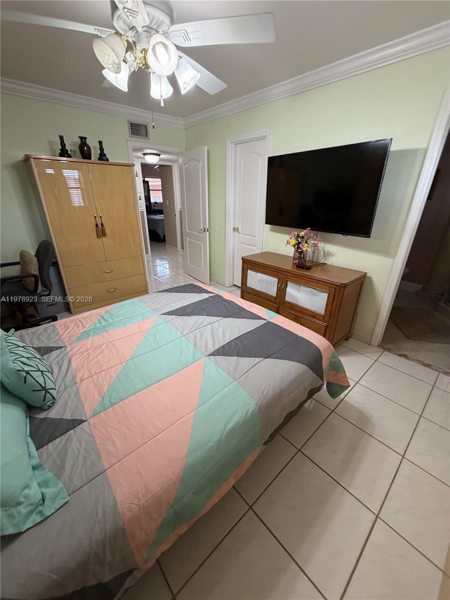 1800 W 54th St #309 Hialeah, FL 33012