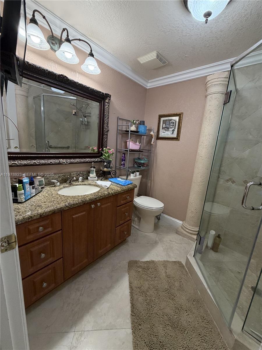 1800 W 54th St #309 Hialeah, FL 33012