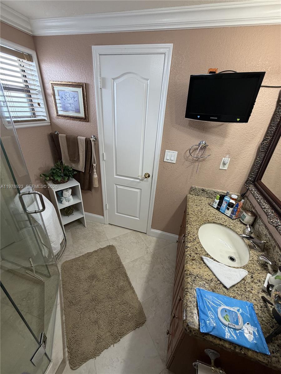 1800 W 54th St #309 Hialeah, FL 33012