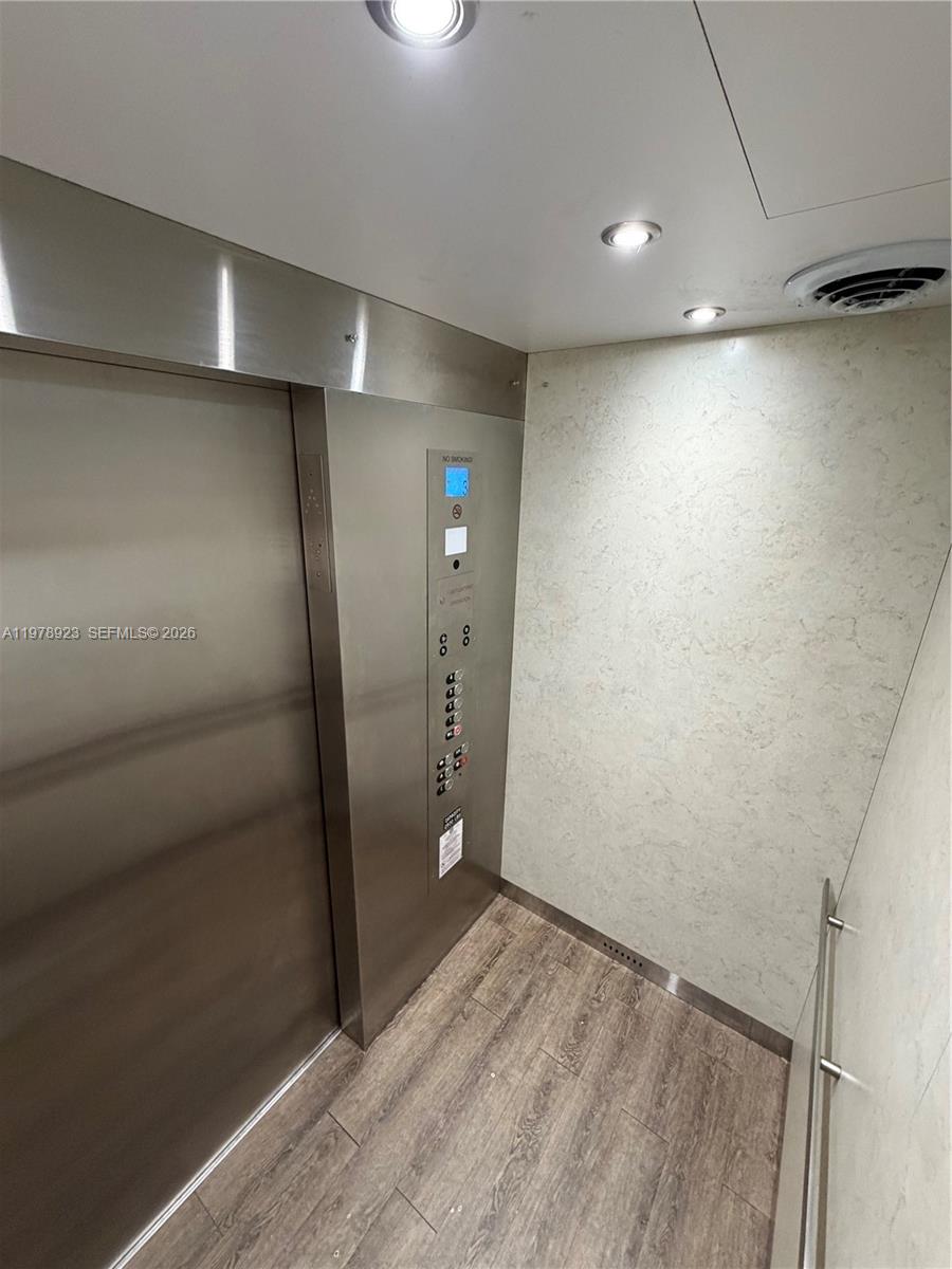 1800 W 54th St #309 Hialeah, FL 33012