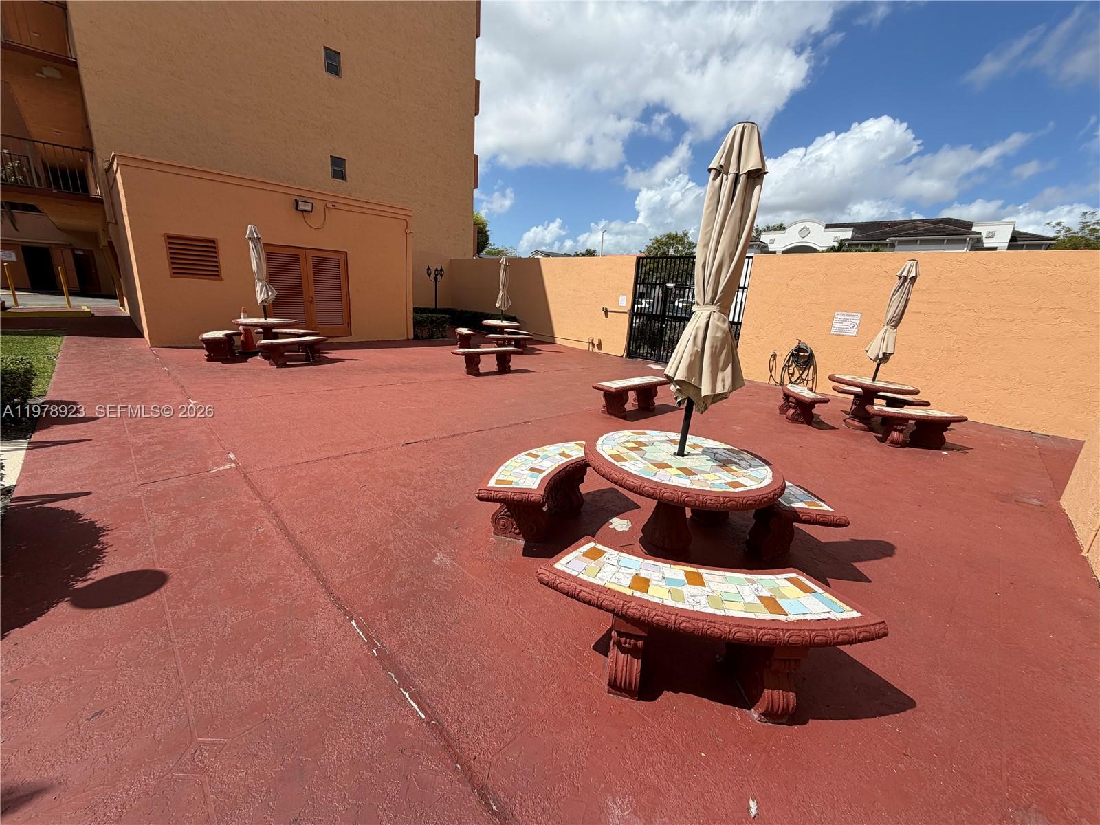 1800 W 54th St #309 Hialeah, FL 33012