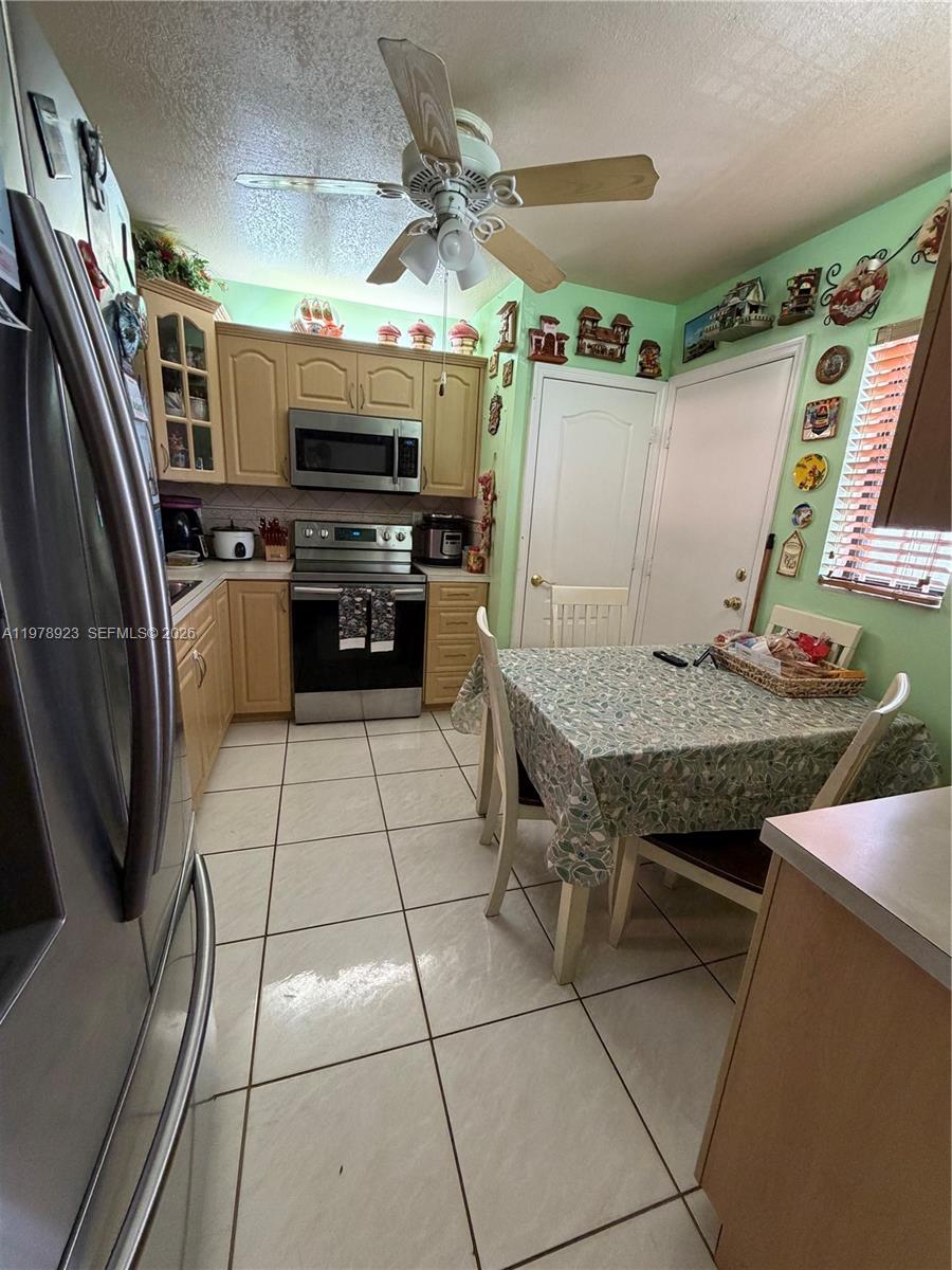 1800 W 54th St #309 Hialeah, FL 33012
