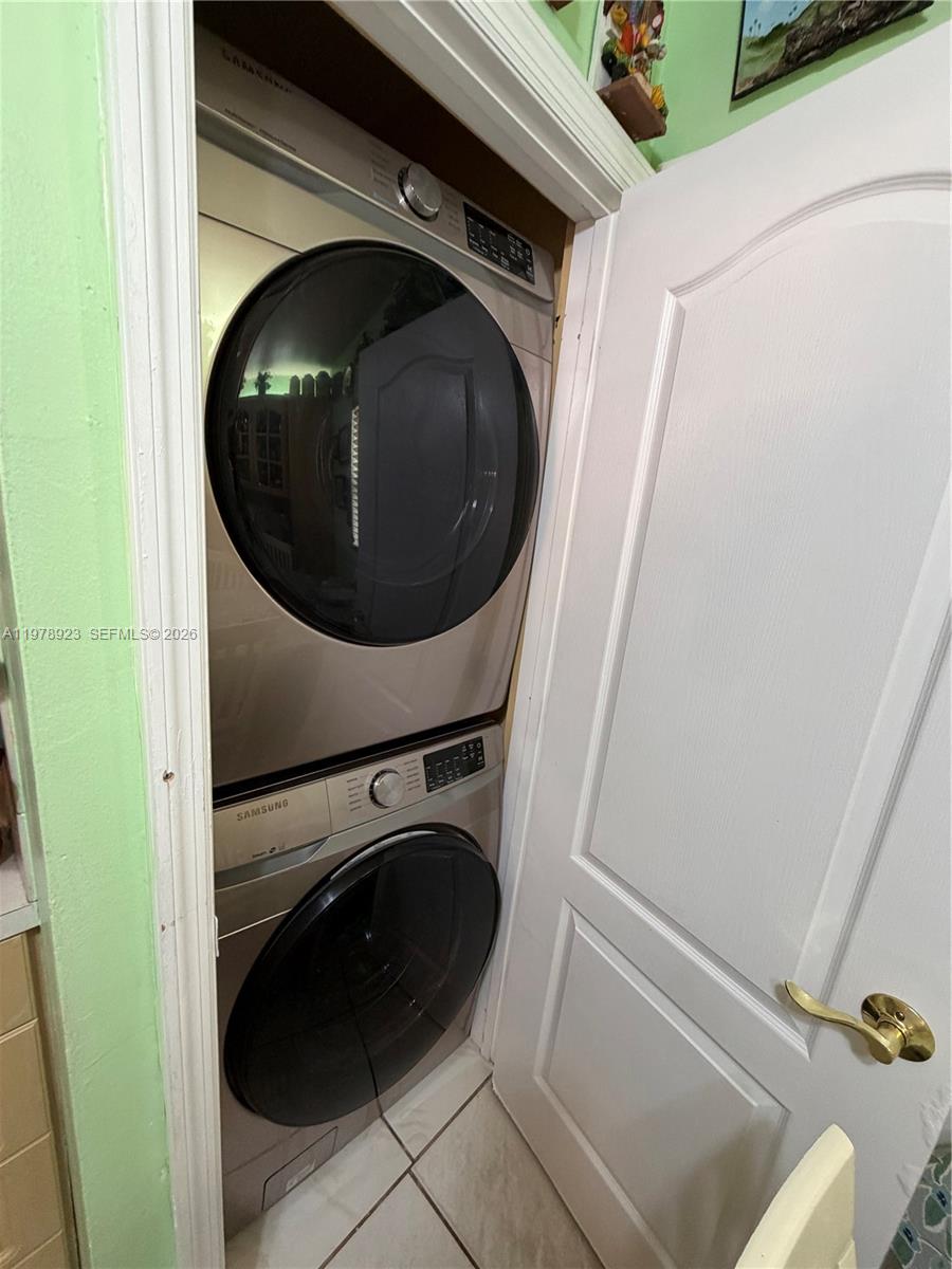 1800 W 54th St #309 Hialeah, FL 33012