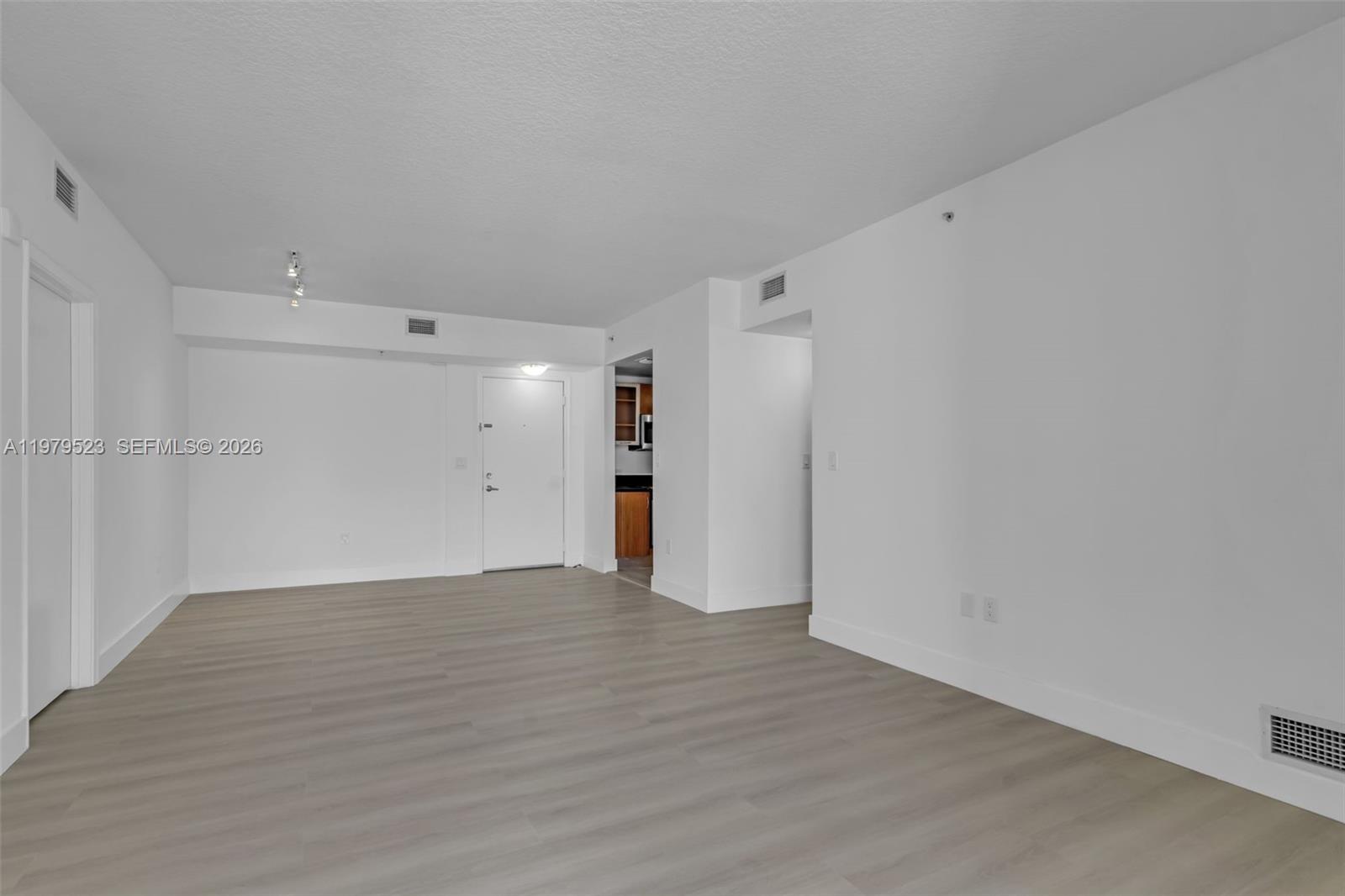 image The Venture at Aventura9